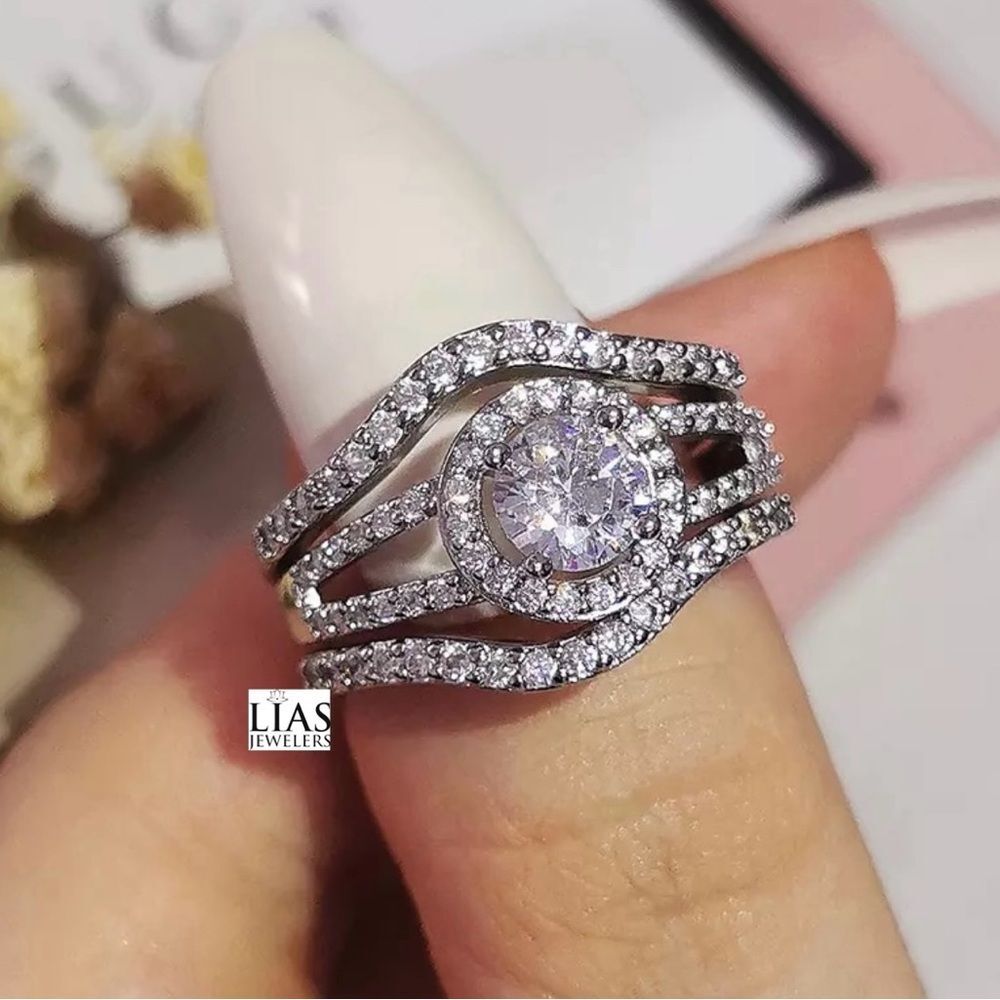 New 18 k white gold wedding ring set